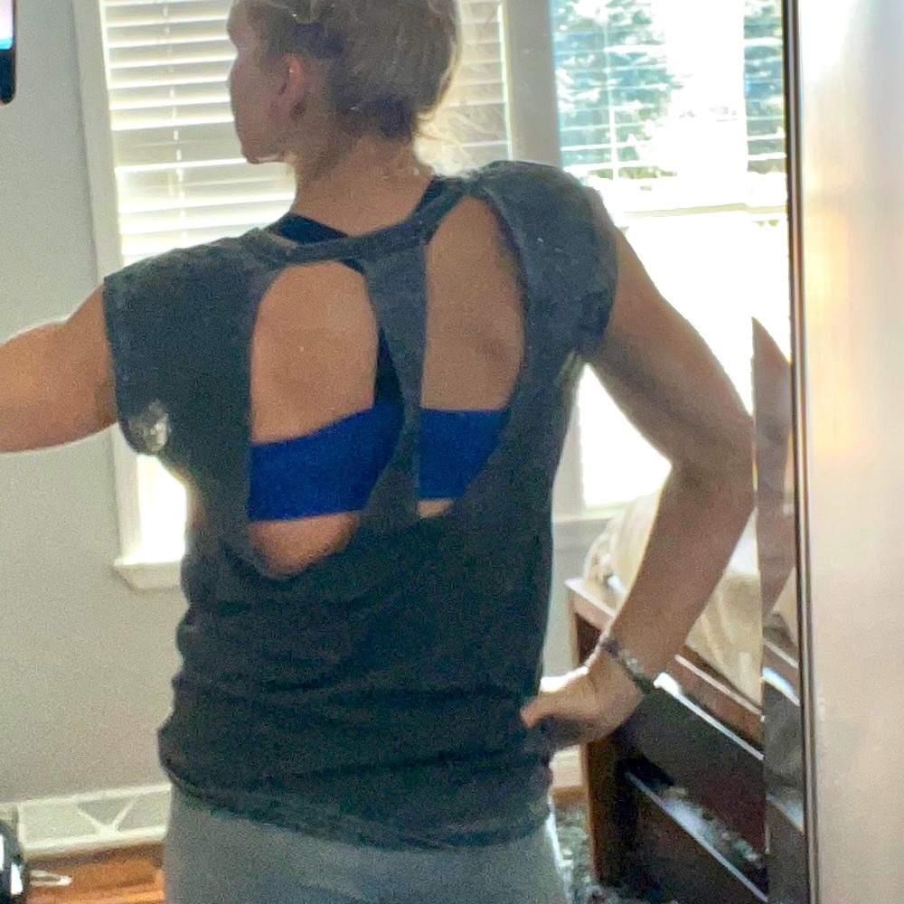 Chaser EUC cut out tank muscle tee dark gray, love